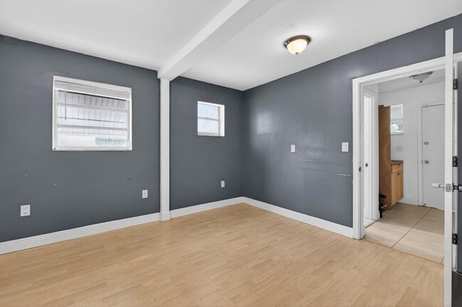 Building Photo - 6219 SW 20th Ct