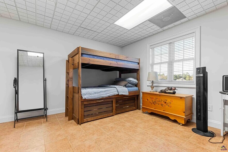 Building Photo - 154 Mossland Dr