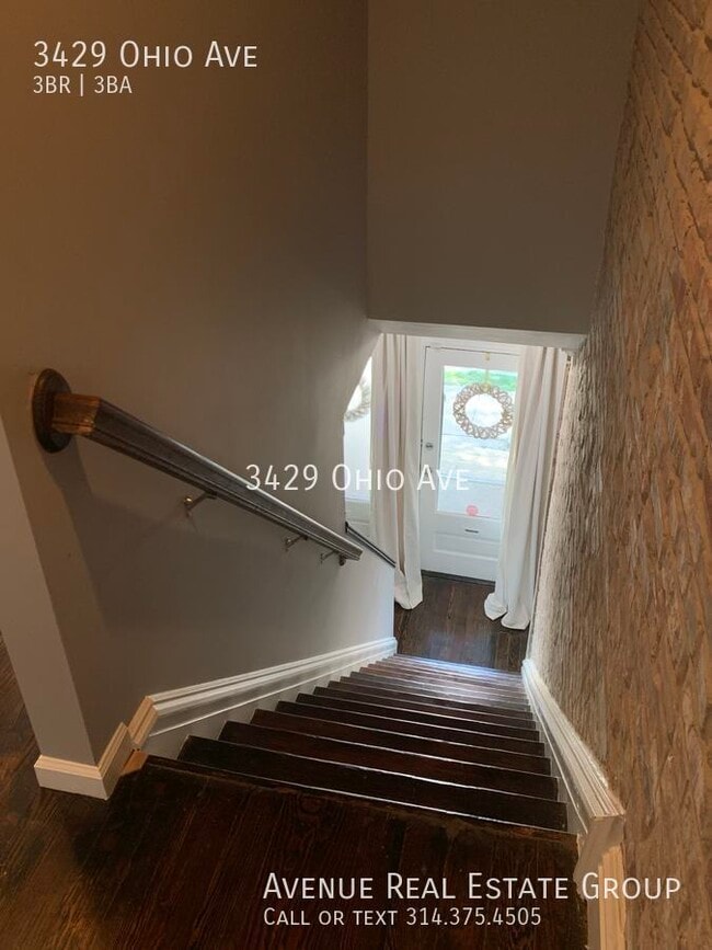 Building Photo - Beautifully Renovated Townhouse