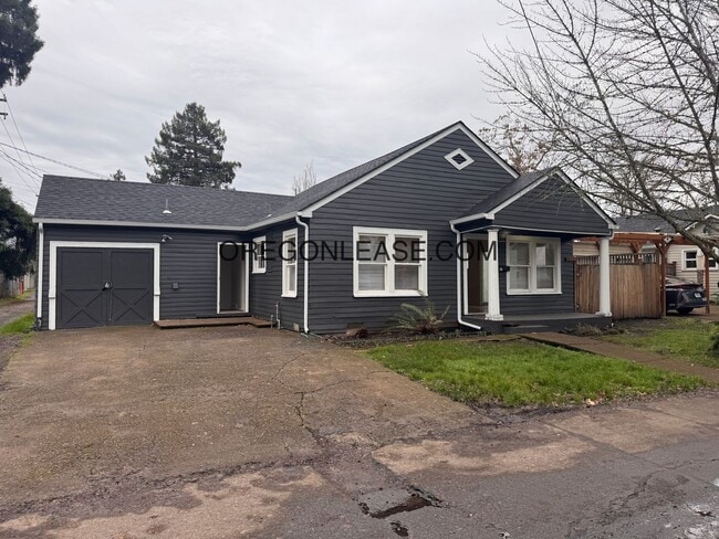 Building Photo - 2bedroom 1 bath downtown Eugene Home