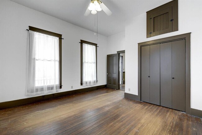 Building Photo - 304 Olive St