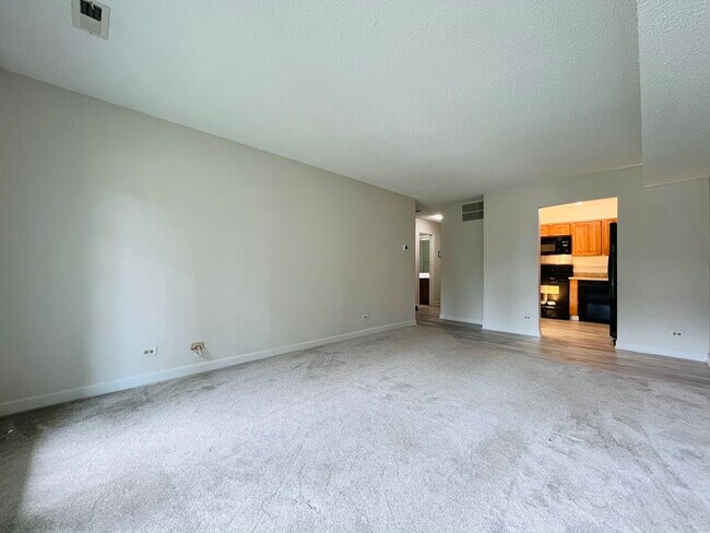 Building Photo - 520 Biesterfield Rd
