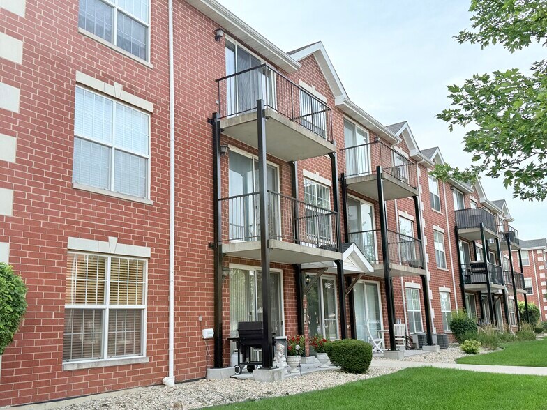 Building Photo - 16631 Liberty Cir