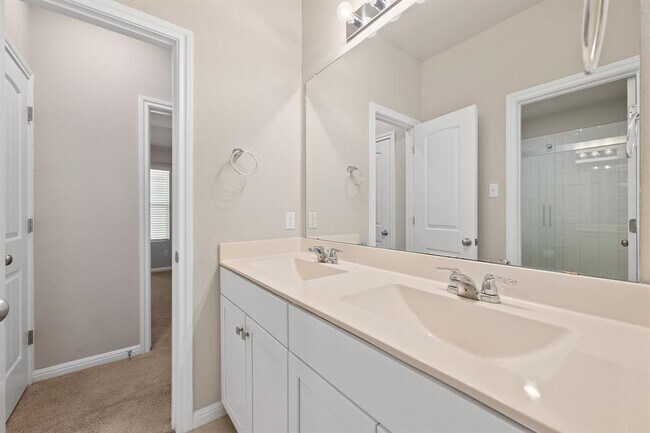 Building Photo - 17708 Zinfandel Dr