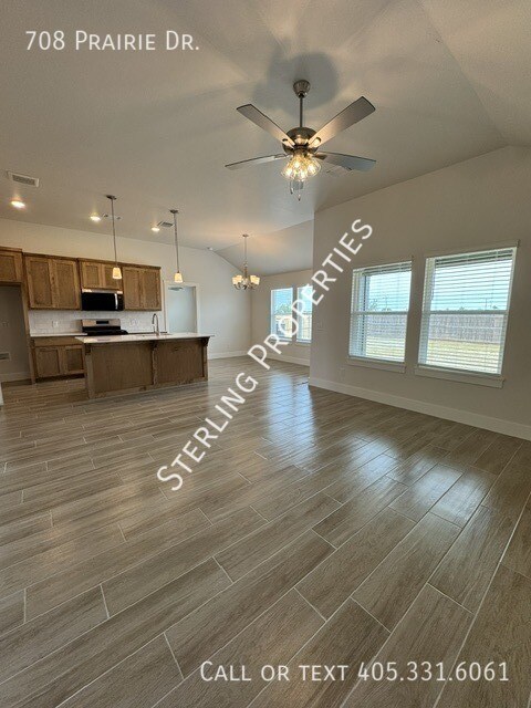 Building Photo - 708 Prairie Dr