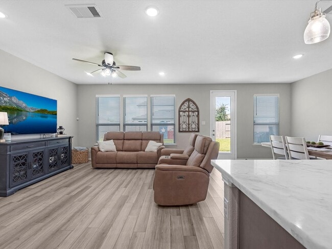Building Photo - 1006 Camellia Hls Ln
