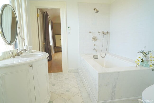 Building Photo - 2505 Divisadero St