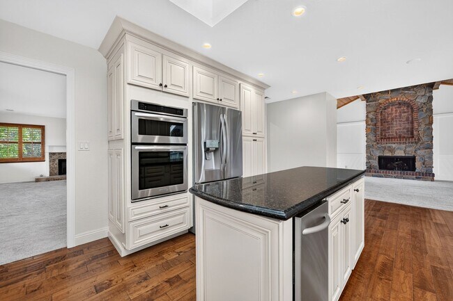 Building Photo - 1837 Lackland Dr