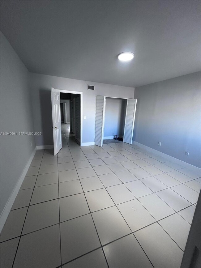 Building Photo - 3820 W 9th Way