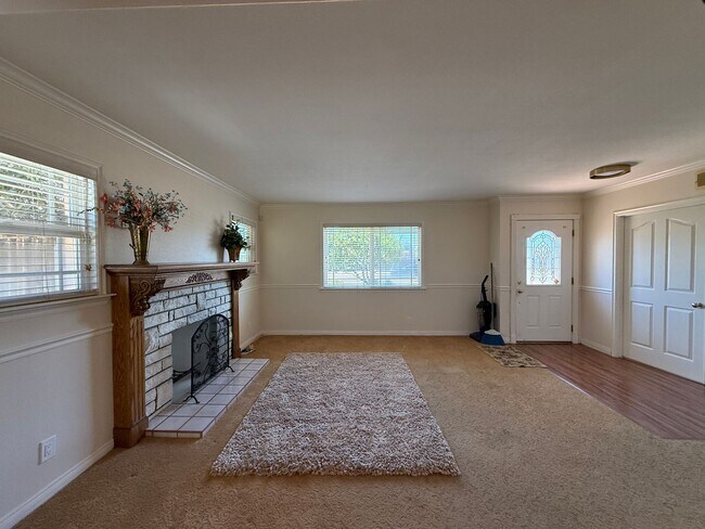 Building Photo - Centrally Located Orcutt Single Story Home