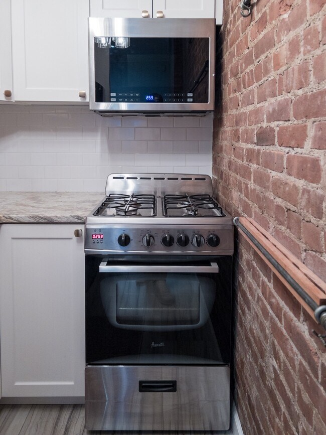Building Photo - 316 W 83rd St