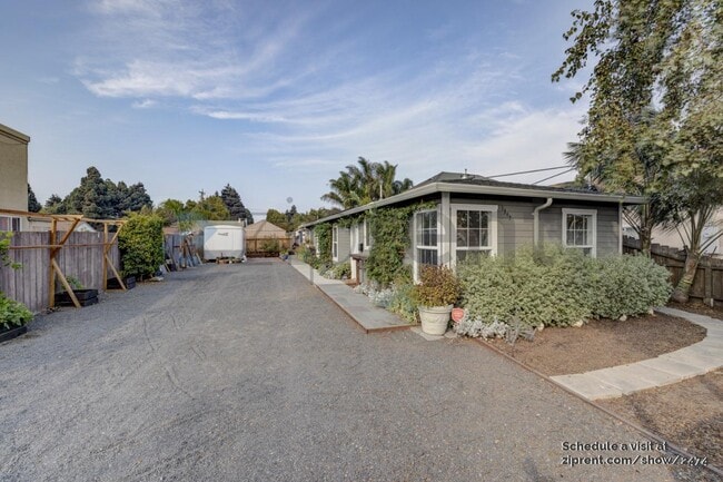 Building Photo - 1347 Sanford Ave