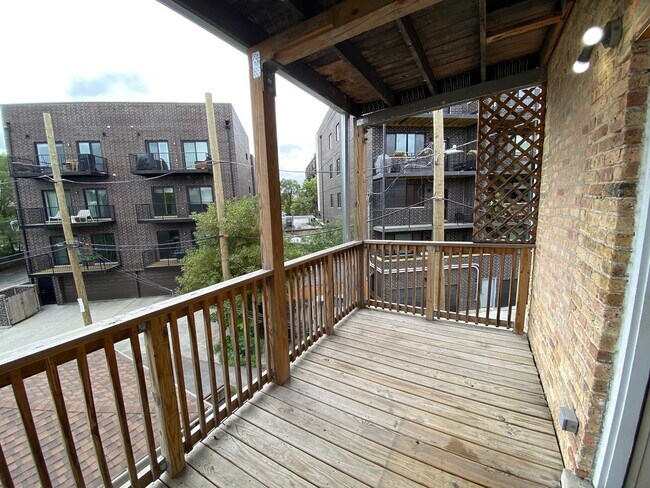 Building Photo - 2765 W Francis Pl