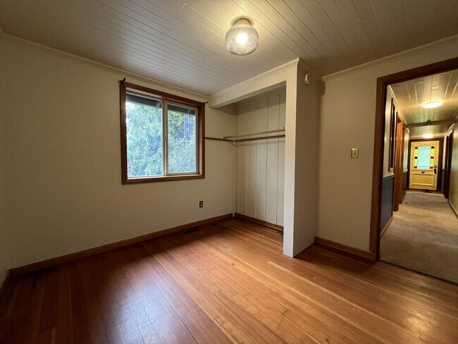 Building Photo - Vintage Urban Farmhouse 3 Bd 1 Bath home! Large bonus room & Balcony!  Surrounded by trees on lar...