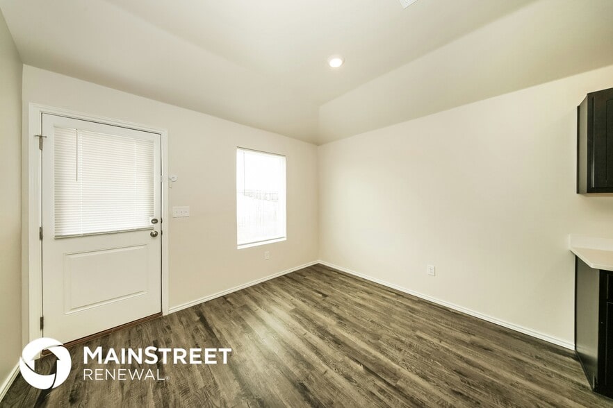 Building Photo - 9513 Laredo Ln