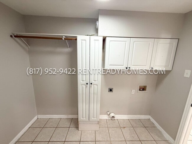 Building Photo - 913 Harrison Dr