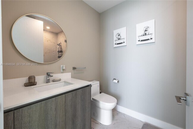 Building Photo - 17550 Collins Ave