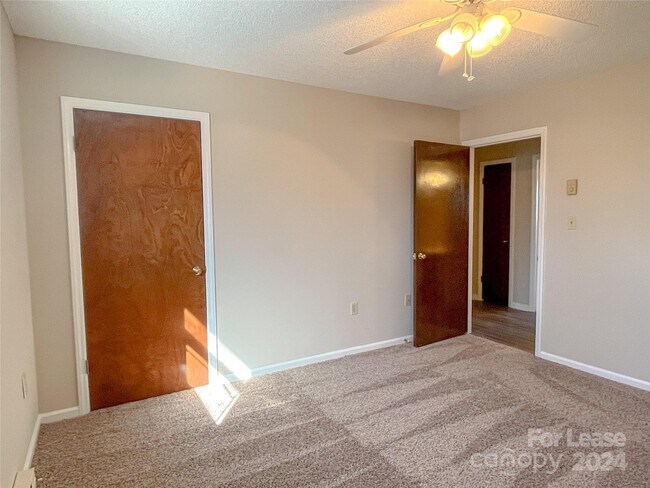 Building Photo - 4835 Horseshoe Bend Rd