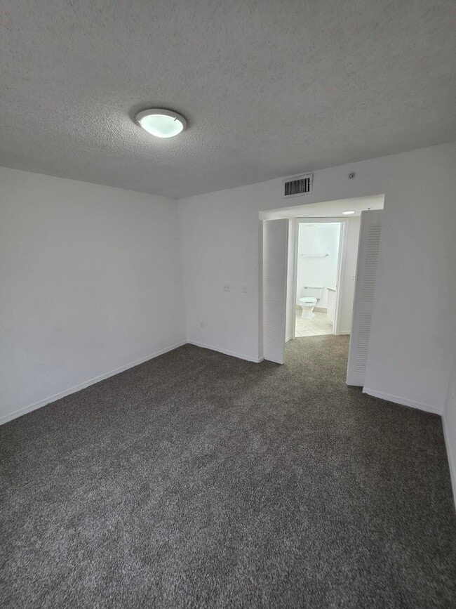 Building Photo - 4175 N Haverhill Rd