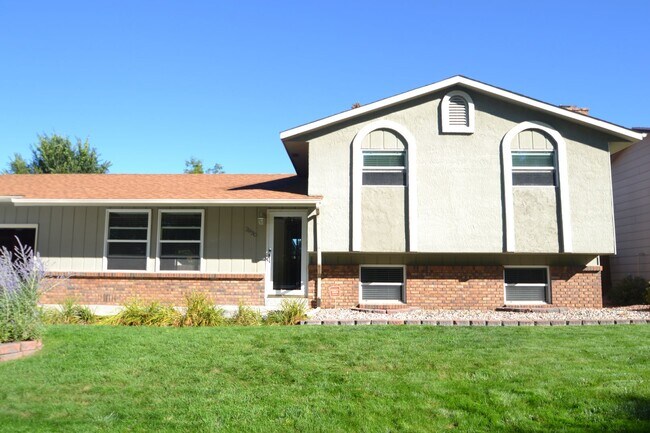Primary Photo - 4 Bed 3 Bath w/AC - Coming Soon! - MileSto...