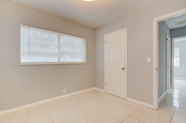 Building Photo - COMING SOON!!!! 2 Bedroom 1 Bath WATER INC...