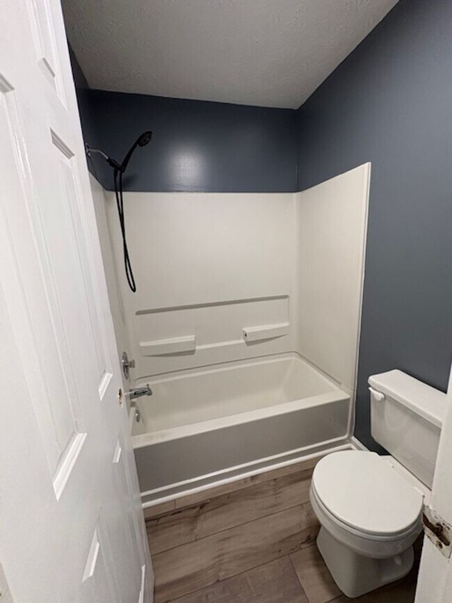 Building Photo - 504 Offing Dr