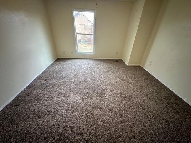 Building Photo - 3 Bedroom 2 Bath home