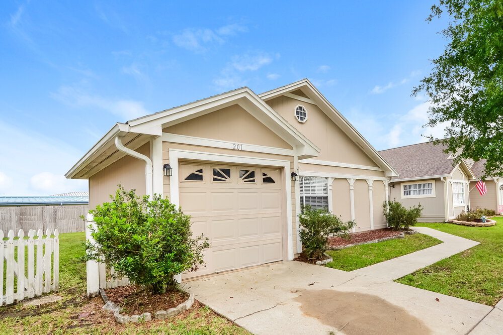 Building Photo - 201 Whiterapids Ct