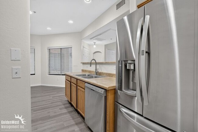 Building Photo - Beautiful 2Bdm 2Ba Condo with Community Pool in Glendale!
