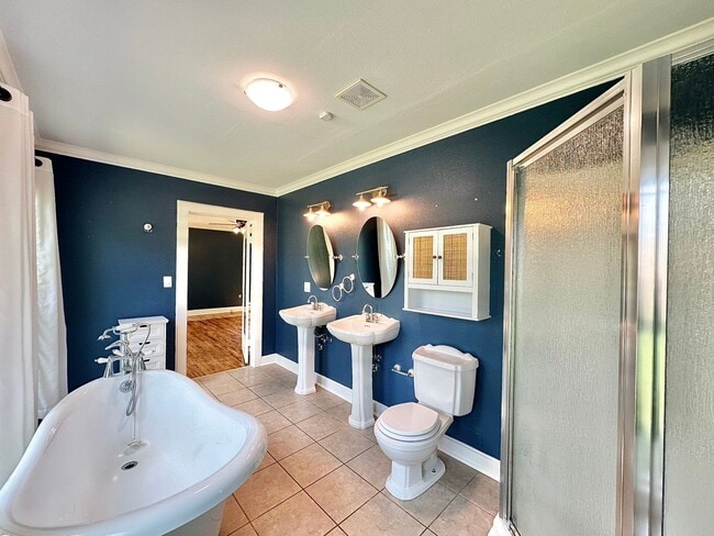 Building Photo - Spacious 4 Bedroom in the Heart of Tyler! Available Now!