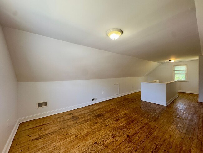 Building Photo - 7906 Hillendale Rd