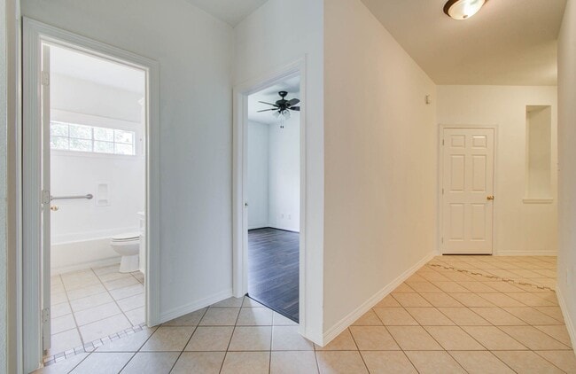 Building Photo - 2518 Trotter Dr