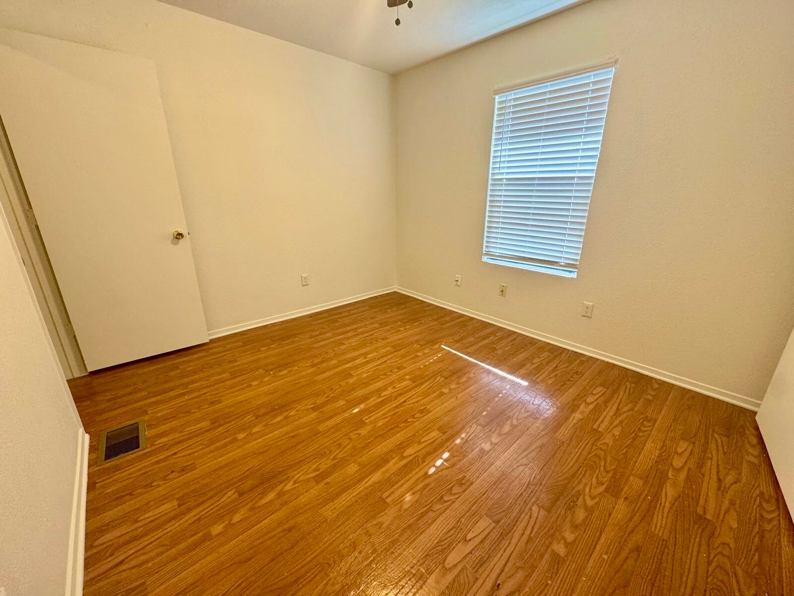 Building Photo - 1112 Leslie Cir