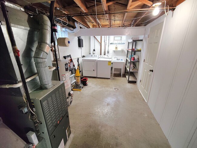 Building Photo - *Beautifully Updated 3BD/2BA Single Family Home Available in Whitehall*