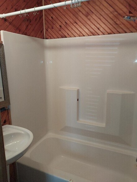 Building Photo - 33 Cherry St