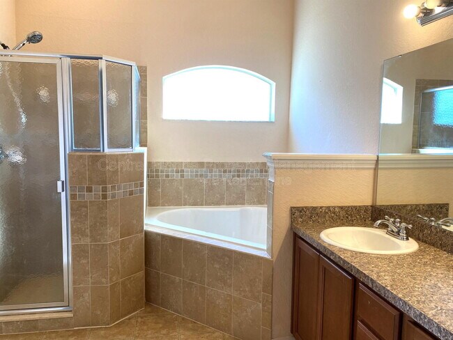 Building Photo - 250 Highland Meadows Ct