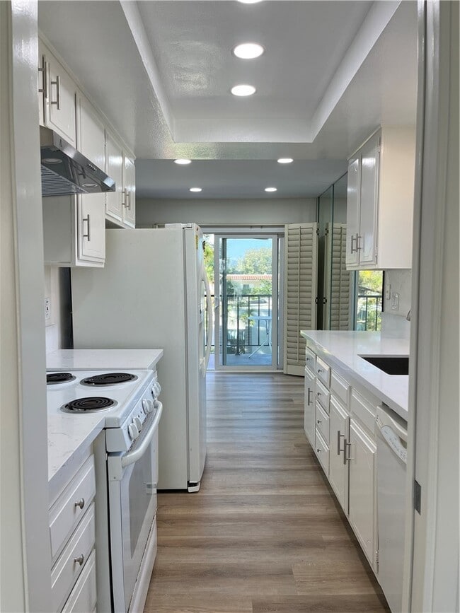 Building Photo - 2302 Via Puerta