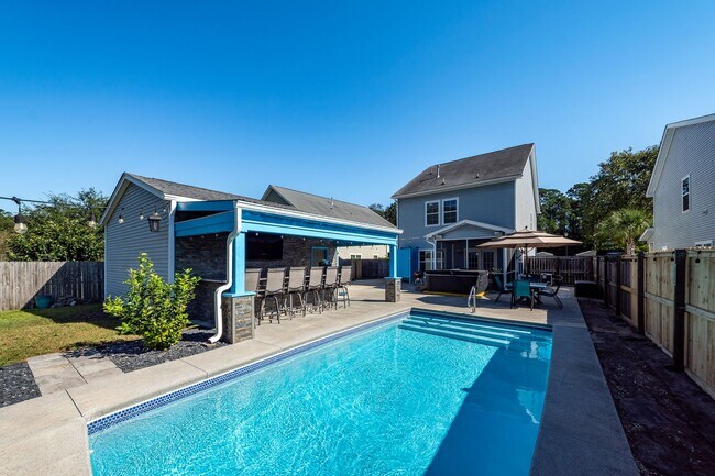 Building Photo - 4 Bedroom, 2.5 Bathroom Home in Brownswood...