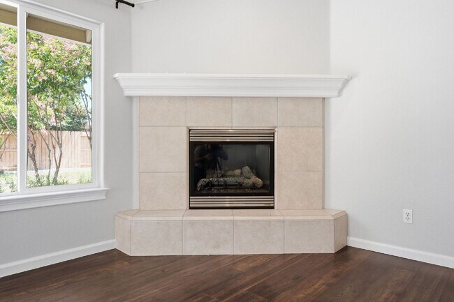 Building Photo - Very clean move in ready dog friendly