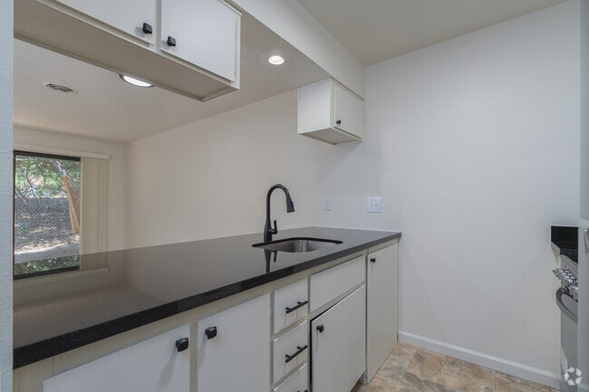 2BR, 1BA - 650SF - Kitchen - The Coho