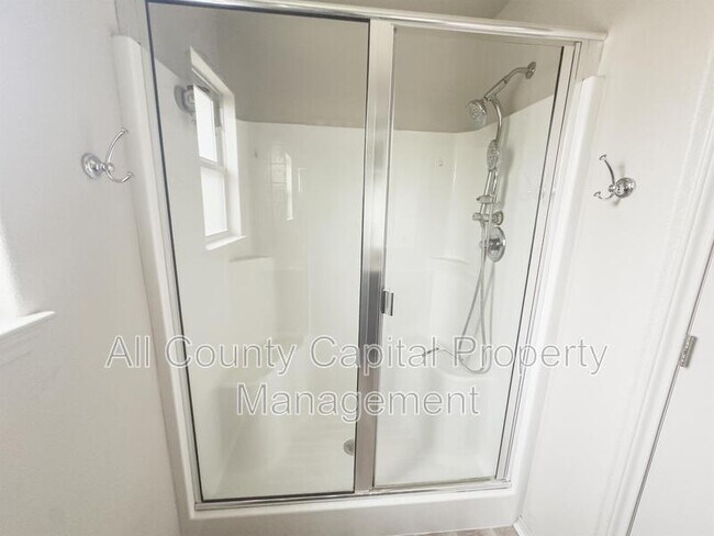 Building Photo - 2707 Burlington