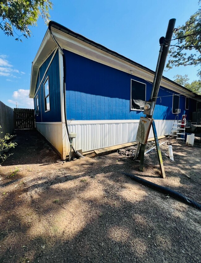 Building Photo - 491 E Sherwood Dr