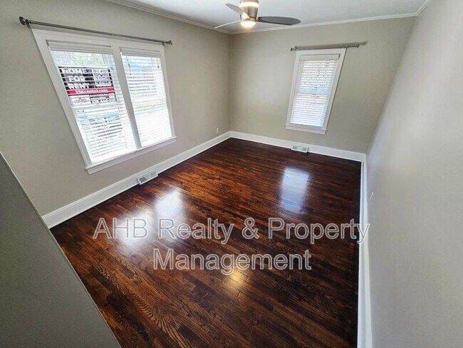 Building Photo - 422 Alamance Rd