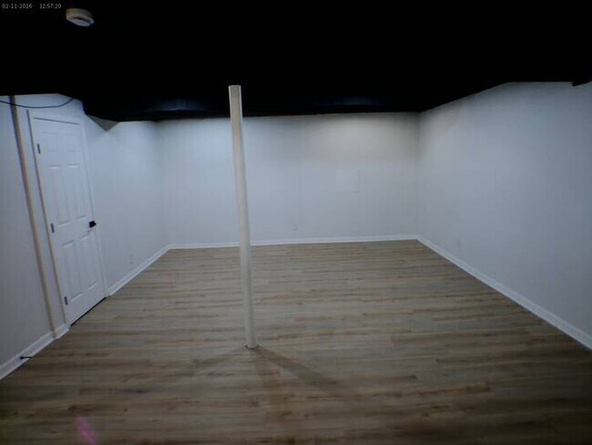 Building Photo - Beautiful 2 bedrooms and 2 baths with vanity located on S Hawthorne Ave in Independence, convenie...