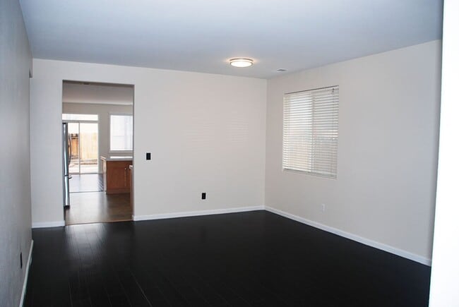 Building Photo - Rancho Bravo Single Story 4 BR/2 Bath/2 Car Garage in South Reno