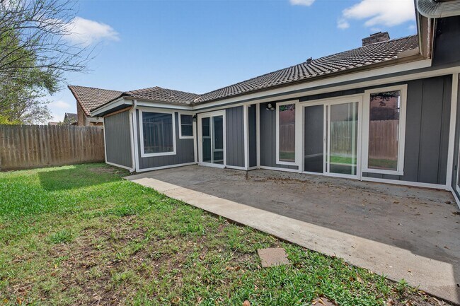 Building Photo - 6110 Gallant Forest Dr