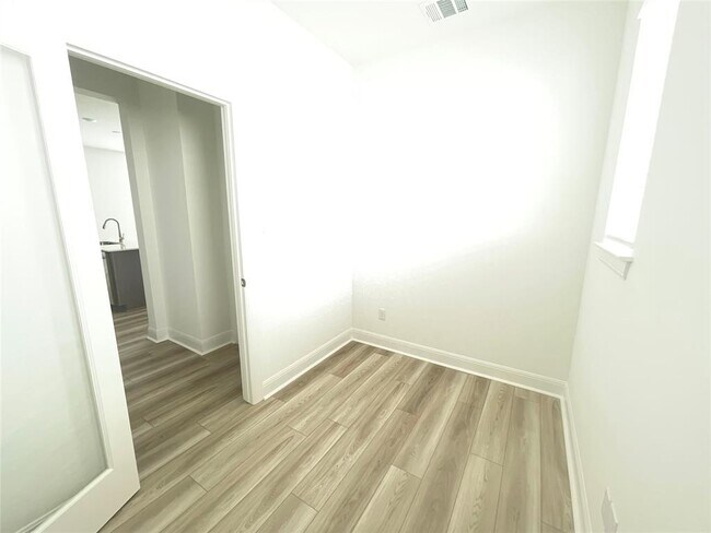 Building Photo - 544 Bauer Lp