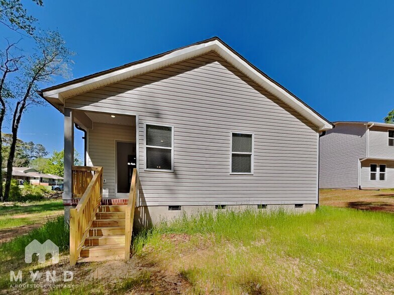 Building Photo - 444 Deaton St