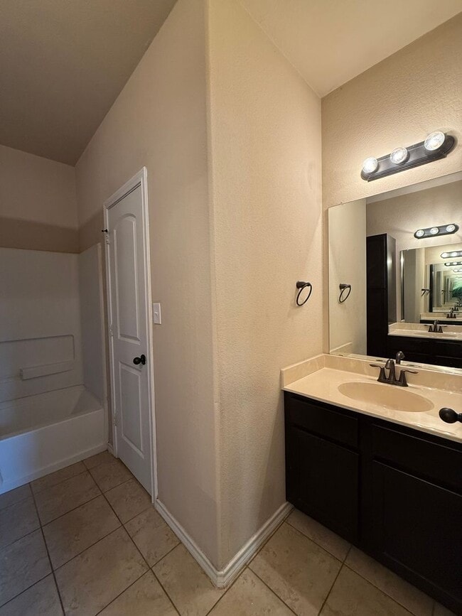 Building Photo - 125-131 Creekside Villa Dr