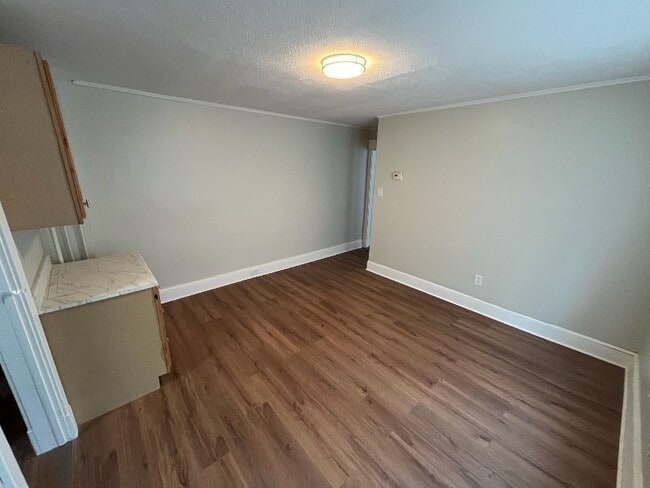 Building Photo - 1457 Hamilton Ave